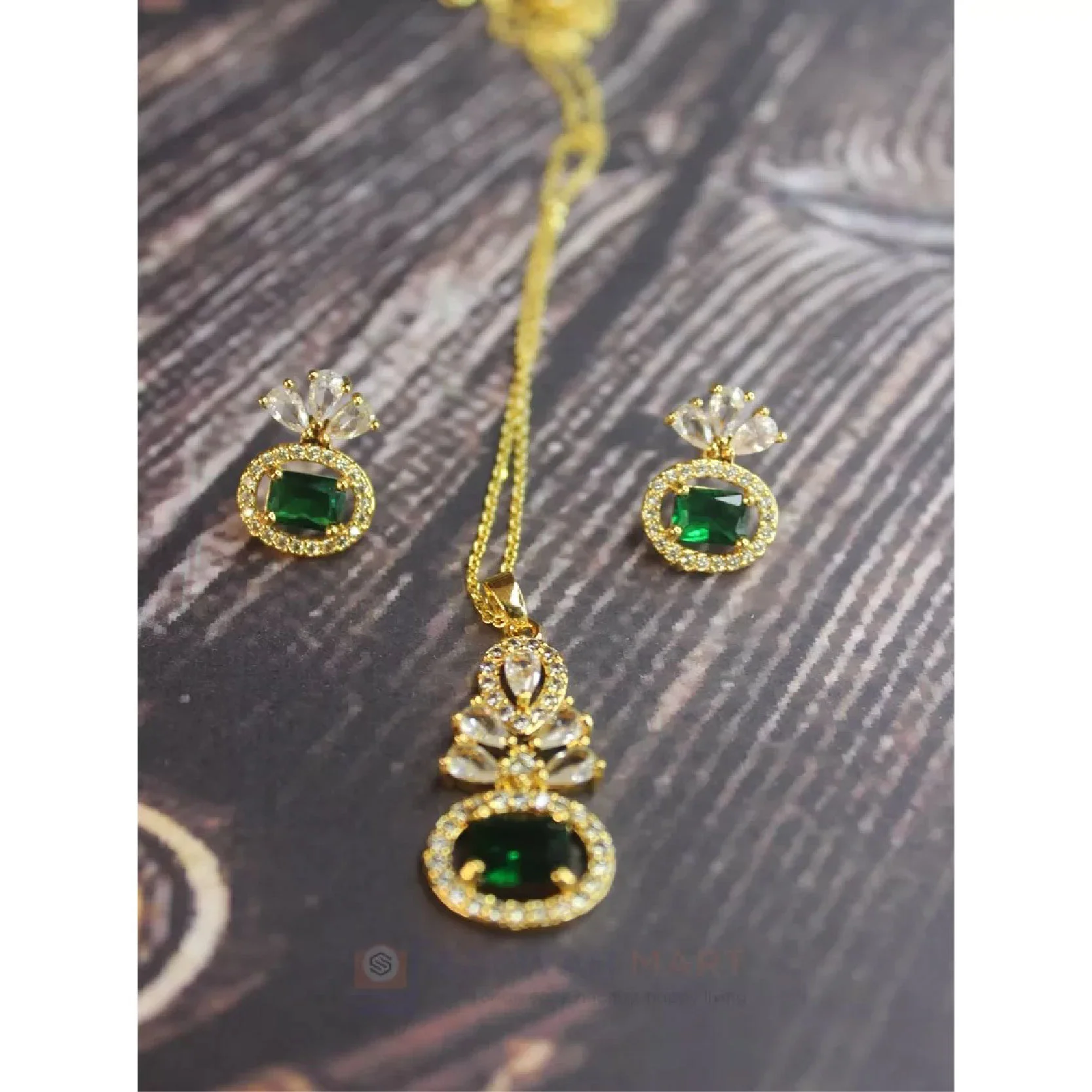 Necklace & Earring Set (Round Emerald)